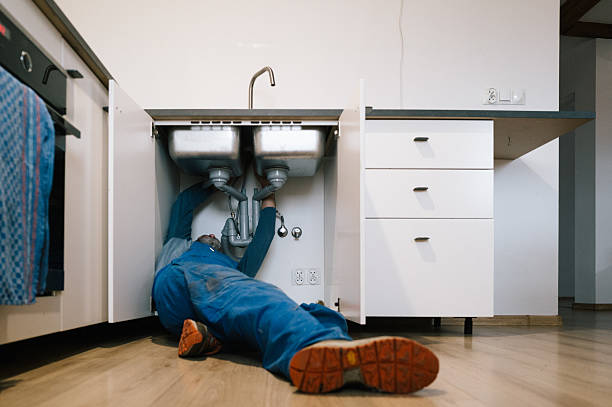 Professional Emergency Plumber technician working in Kettle Falls, WA